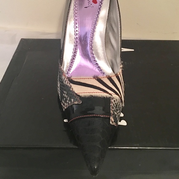 New In Box Multi pattern Black Patent Leather Pump - Picture 2 of 4